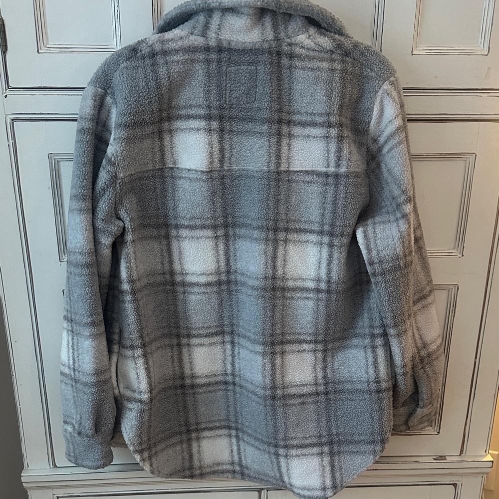 💙Abercrombie & Fitch Blue/ Gray Plaid Shacket - Picture 2 of 3